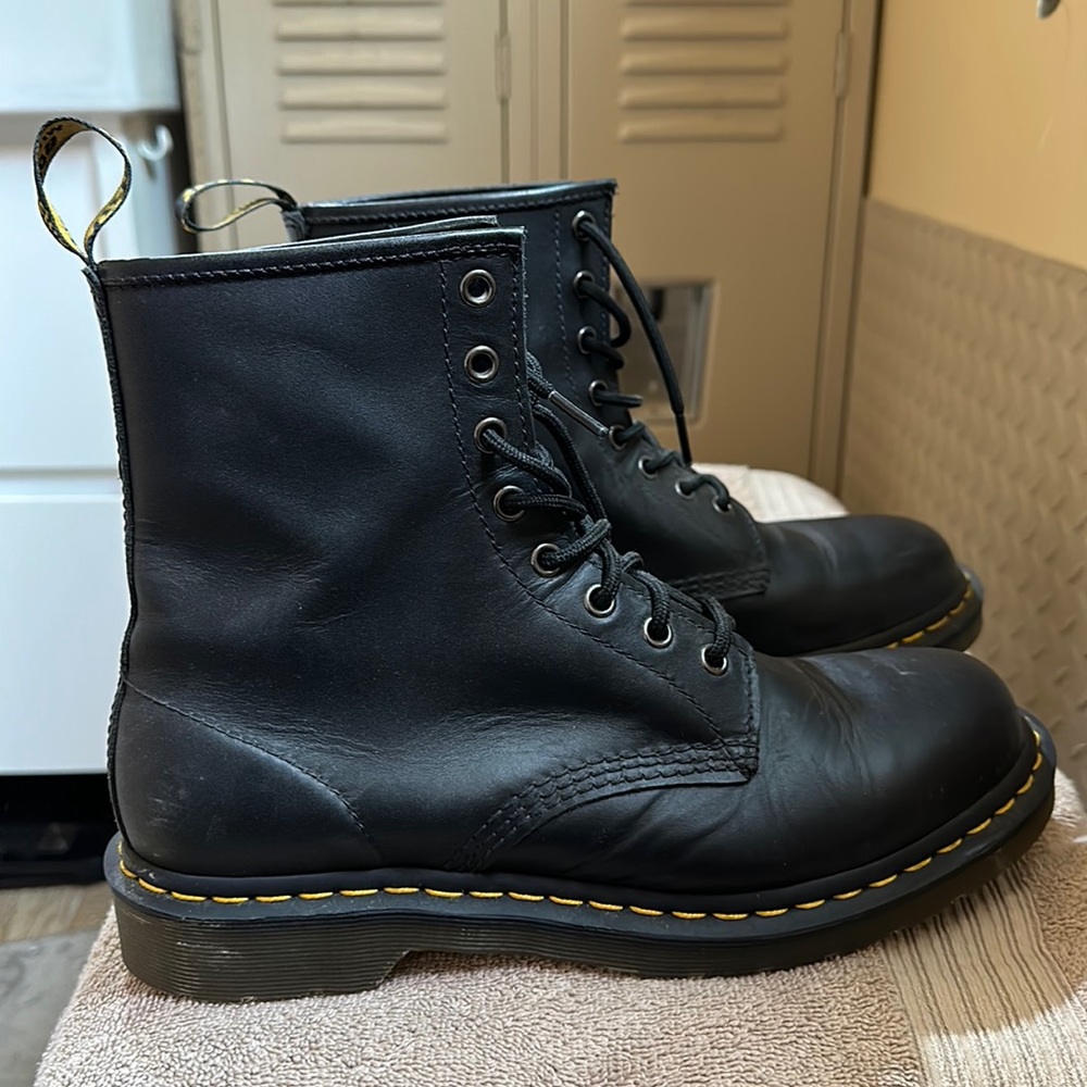 Dr. MARTENS 1460 women’s boots